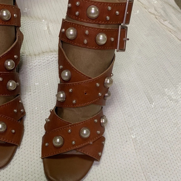 "KDB Block Heel Sandals with Pearl Embellishments:Size 6 1/2. Elegant Footwear!" - Picture 9 of 16
